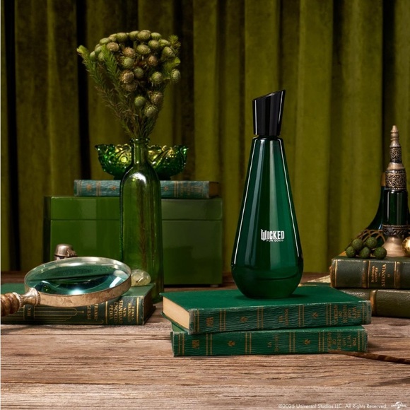 Wicked for Good Perfume Elphaba Enchanted and Conair Compact Mirror Set New💚 - Picture 5 of 10